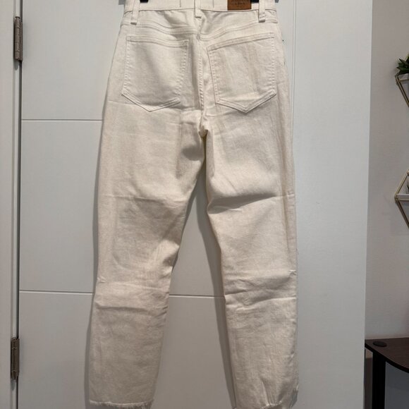 NWOT Abercrombie & Fitch white distressed mom jeans (size 27/4 R) - Picture 3 of 3